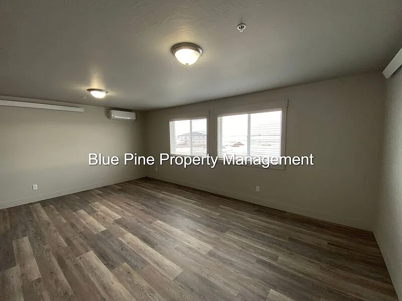 3 bed, 2.0 bath, 1250 sqft, $1,375 — Photo 3