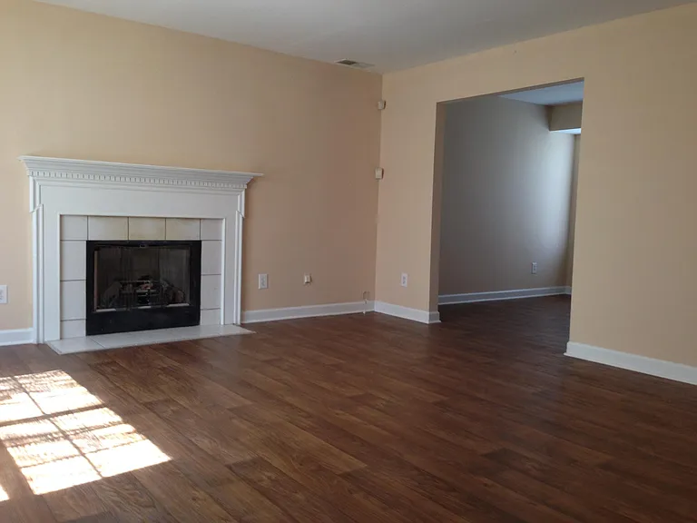 422 Kingville Dr — Photo 3
