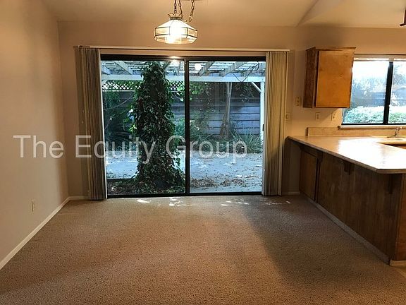 4th image of 1524 E Castlecrest Ave