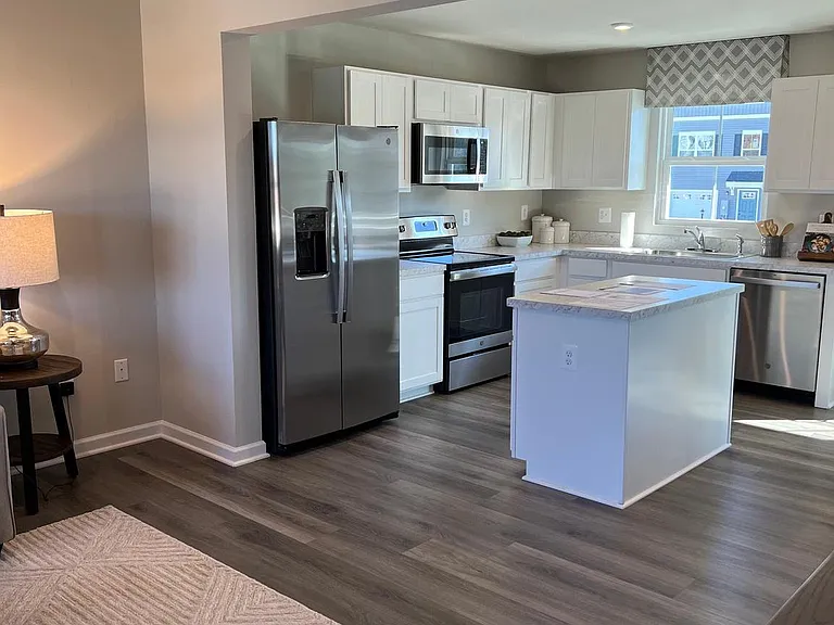141 Grand St — Photo 24