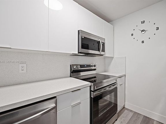 5th image of 835 Twin Lakes Dr #30-C