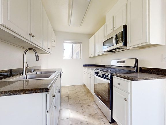 4th image of 20235 Cohasset St Unit 9