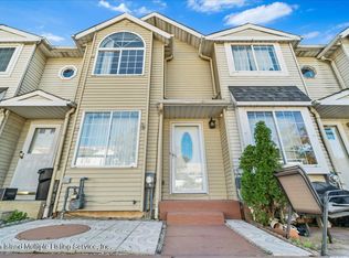 18 Union Ct, Staten Island, NY 10303