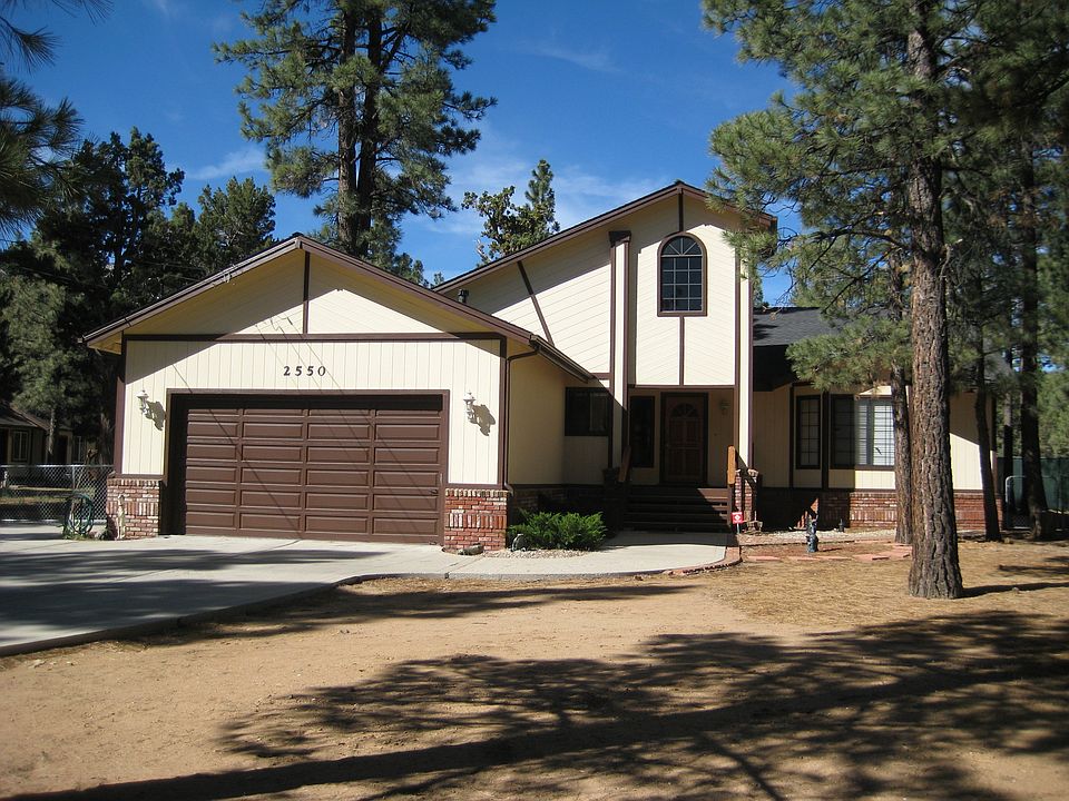 1st image of 2550 Oak Ln