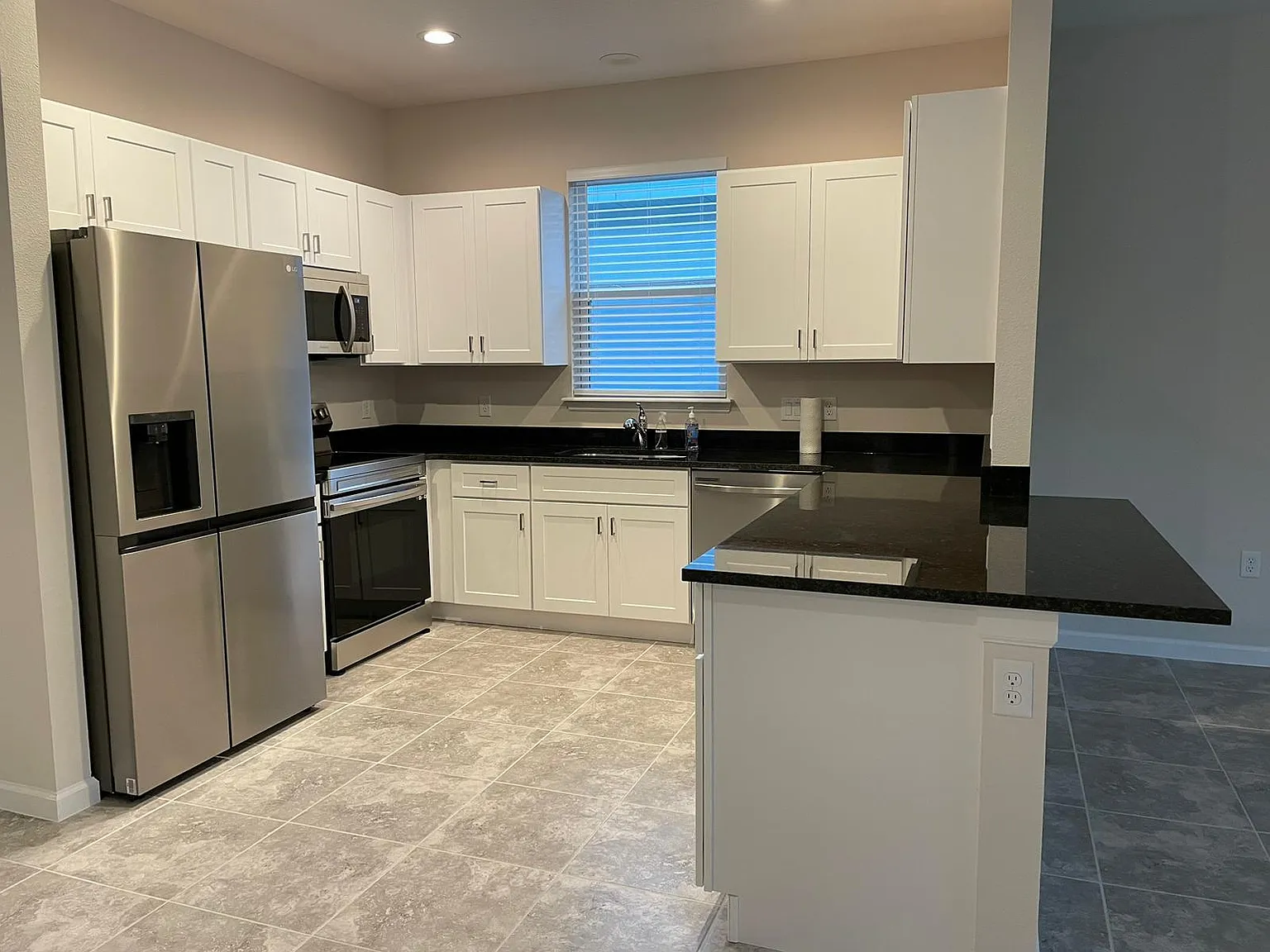 3 bed, 1458 sqft, $2,350 — Photo 4