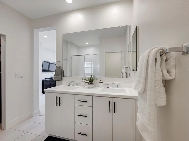 987 E Mason Ln #130 — Photo 32