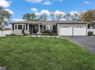 43 Deacon Dr, Hamilton, NJ 08619