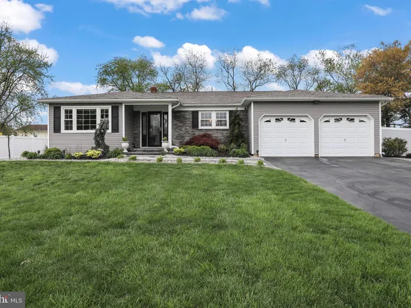 43 Deacon Dr, Hamilton, NJ 08619