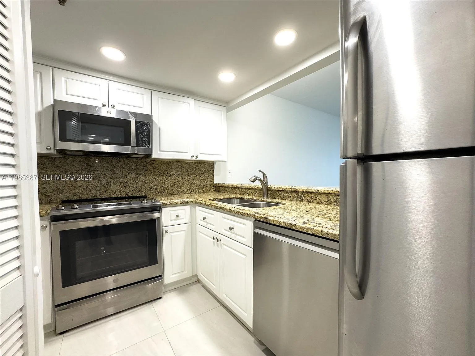 1 bed, 1.5 bath, 700 sqft, $2,600 — Photo 2