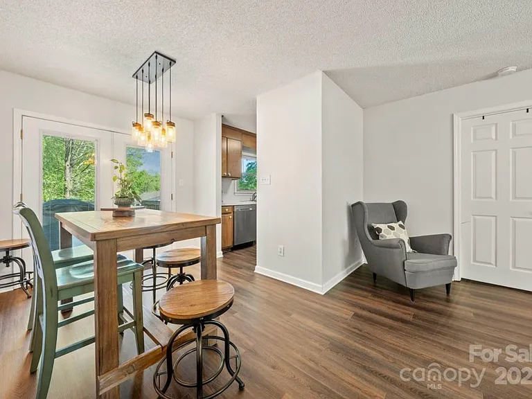 1428 Midlake Ave — Photo 8