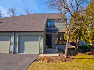 51 Stonegate Dr, Roseland, NJ 07068