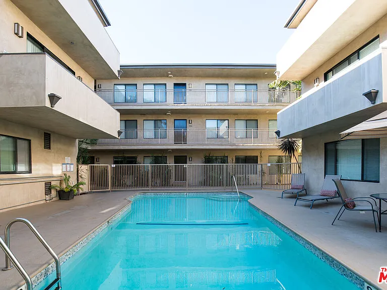 931 N Alfred St #306 — Photo 16