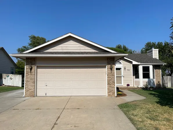 732 E Plantation Rd, Maize, KS 67101