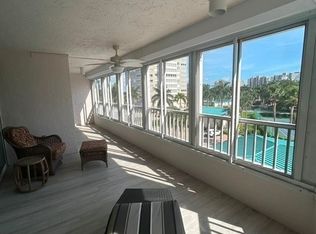 21 Bluebill Ave APT 303, Naples, FL 34108
