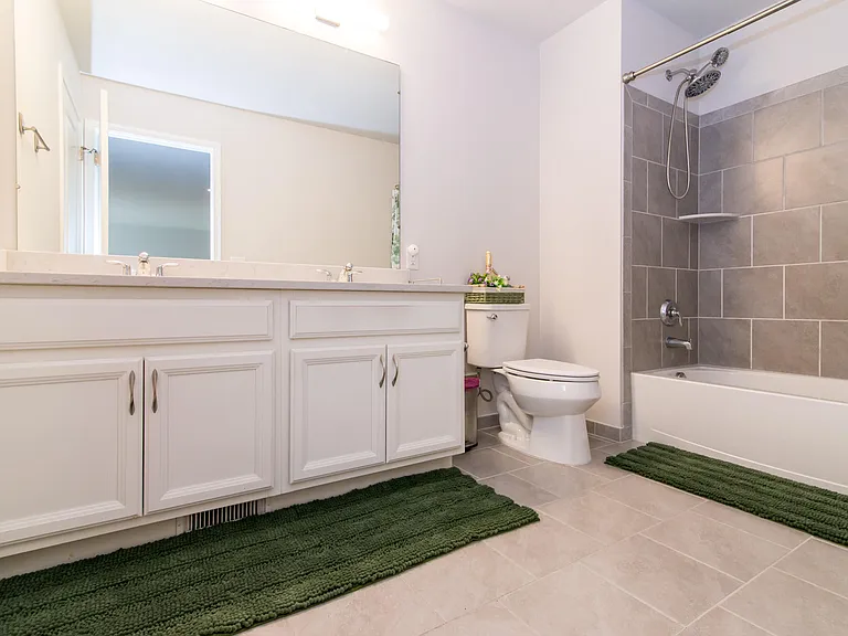 2544 Oxford Cir — Photo 30