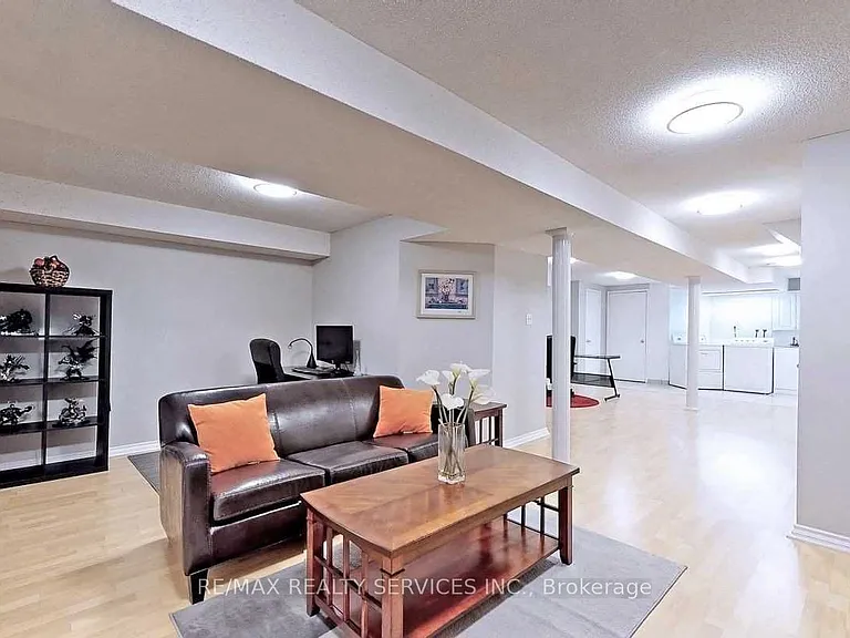 6897 Bansbridge Cres — Photo 17