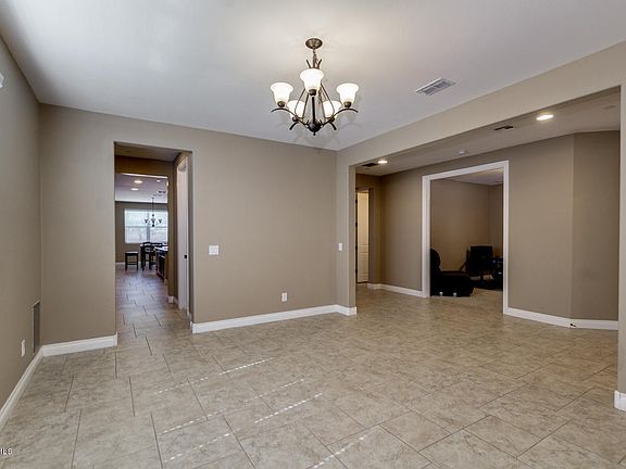 5th image of 10606 W Raymond St