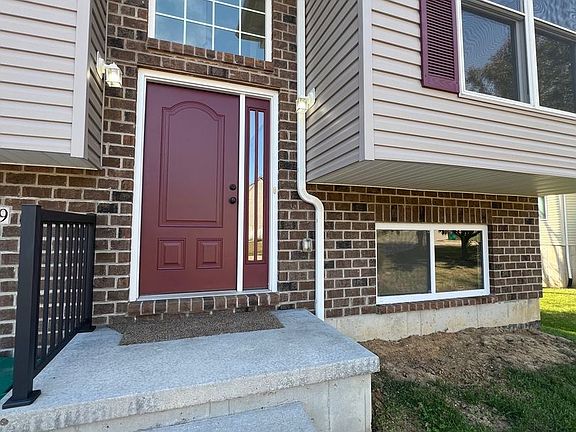 2nd image of 919 Foster Ct
