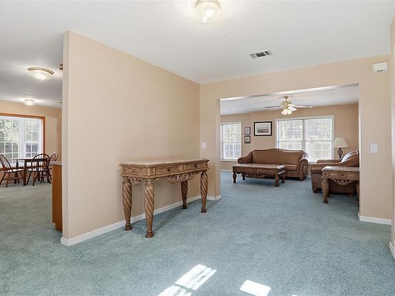 5th image of 109 N Sunset Ln