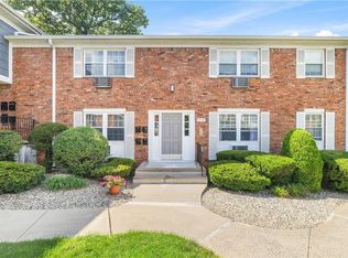95 Doxbury Ln, Suffern, NY 10901