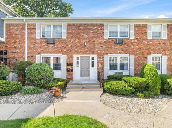 95 Doxbury Lane, Suffern, NY 10901