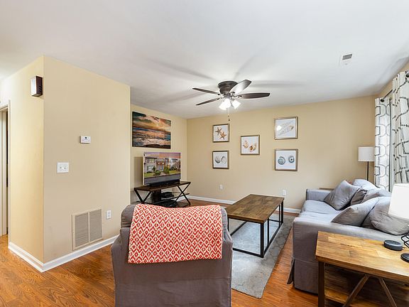 3rd image of 4721 Oakcliff Dr