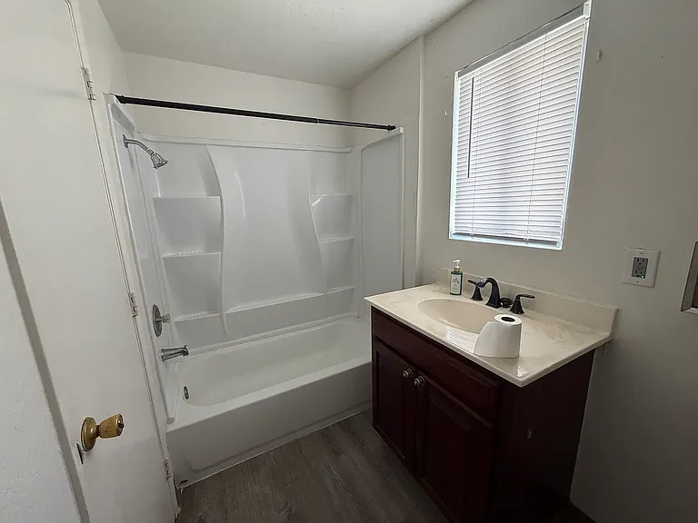 1412 N Edmonds Dr #4 — Photo 3