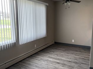 1705 Edgewood Dr NW #4, Cedar Rapids, IA 52405