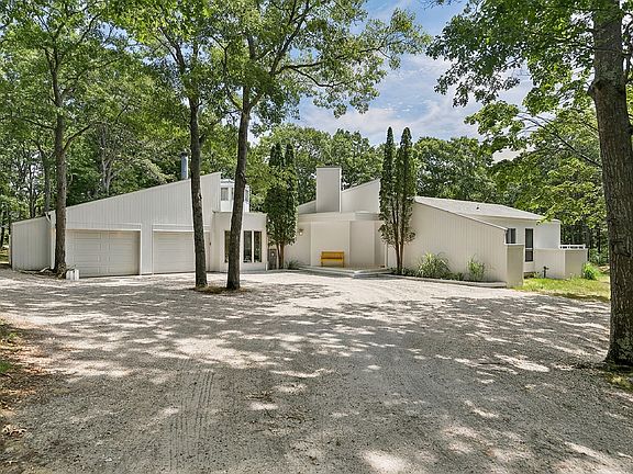 2nd image of 33 S Breeze Dr