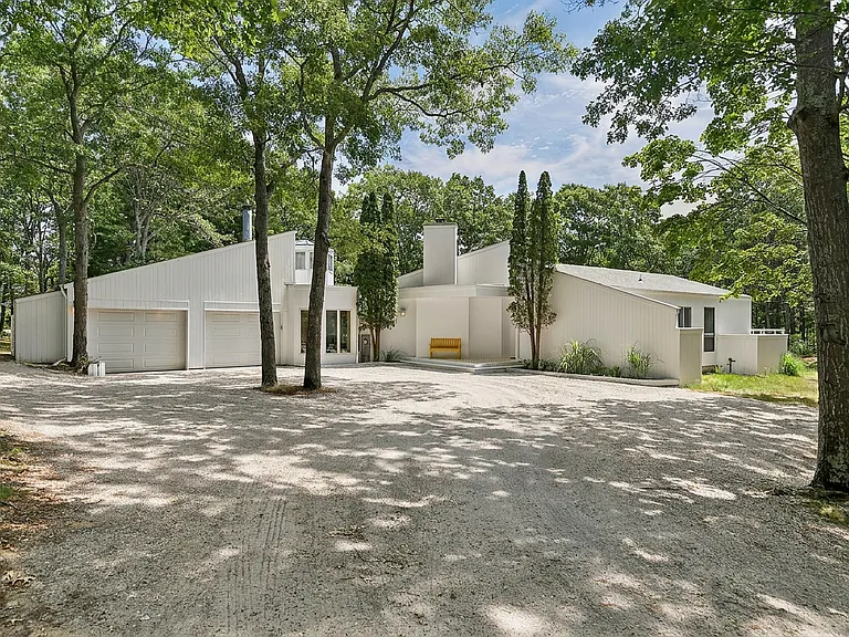 33 S Breeze Dr — Photo 2