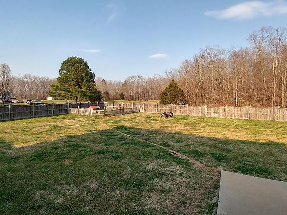 3rd image of 119 Shoals Paradise Dr