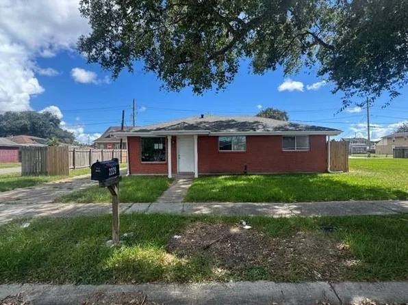 2229 Kenneth Dr, Violet, LA 70092