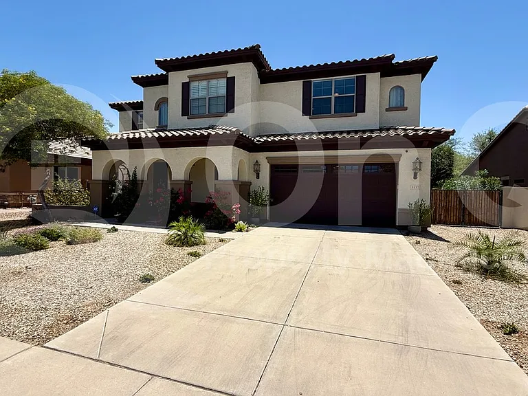 3137 E Fandango Dr — Photo 2