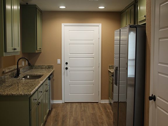 4th image of 211 W Francis St