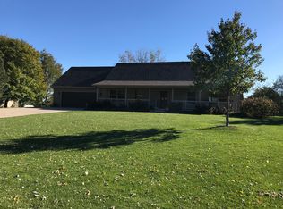 25475 Valley View Rd, Tremont, IL 61568