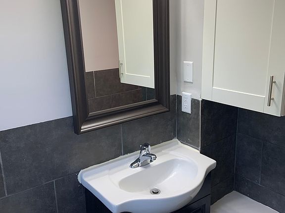 4th image of 5019 N Santa Monica Blvd
