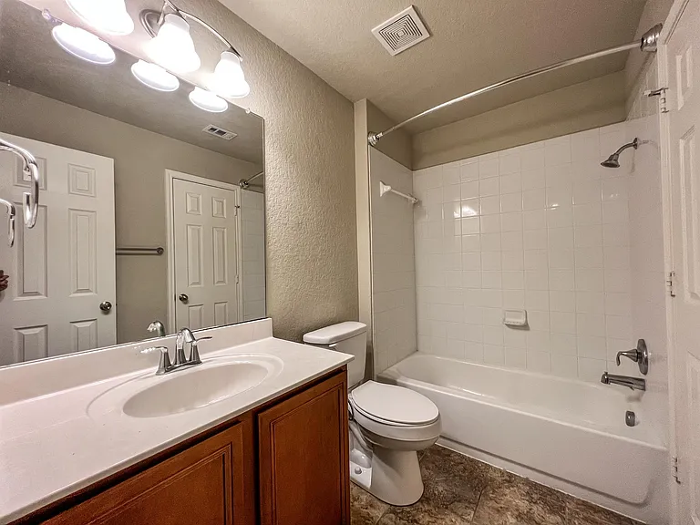923 Avery Pkwy #2 — Photo 22
