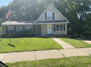 2352-54 Hillandale Rd, Davenport, IA 52804