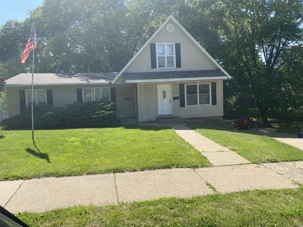 2352-54 Hillandale Rd, Davenport, IA 52804