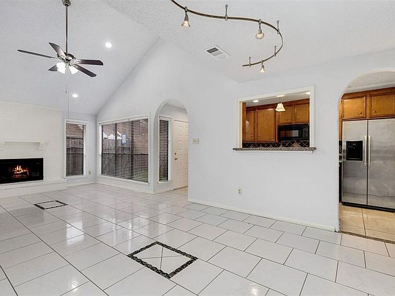 3rd image of 2855 Panagard Dr