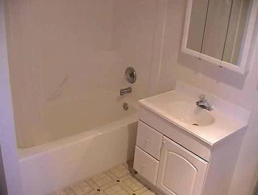 3rd image of 911 S J St #9111