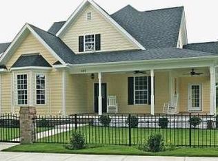 105 N Ellington St, Apex, NC 27502