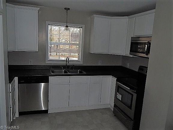 4th image of 14 Lampan Ln