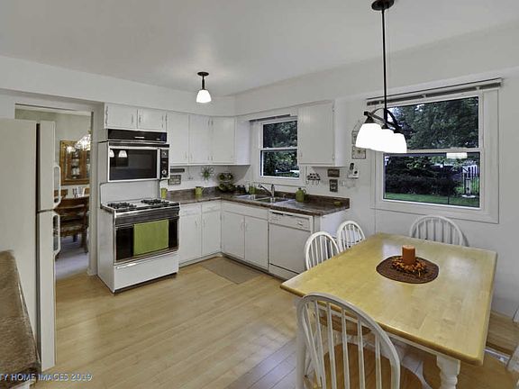 4th image of 48 Schreiber Ave