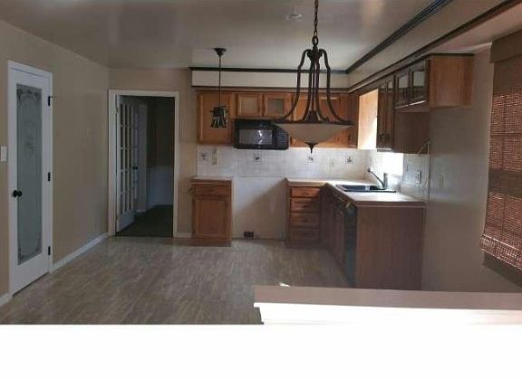 3rd image of 504 West St