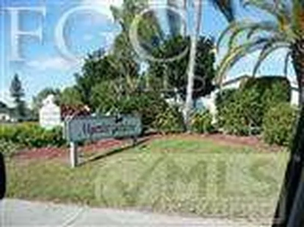 6823 Sandtrap Dr, Fort Myers, FL 33919
