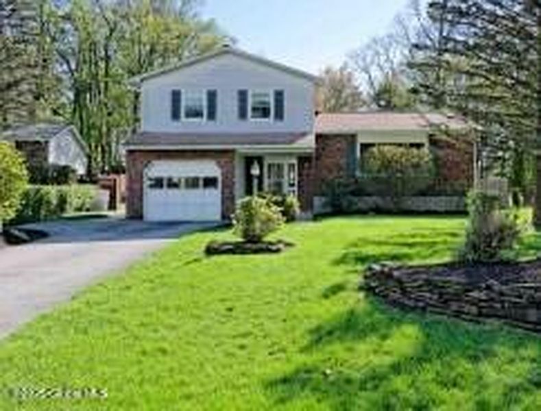 2nd image of 139 Sylvia Lane