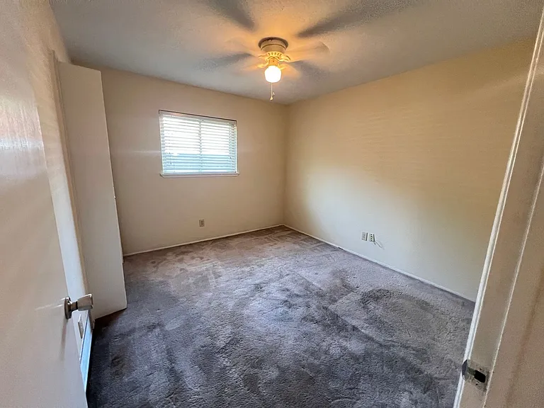 2107 Victoria Rd — Photo 24