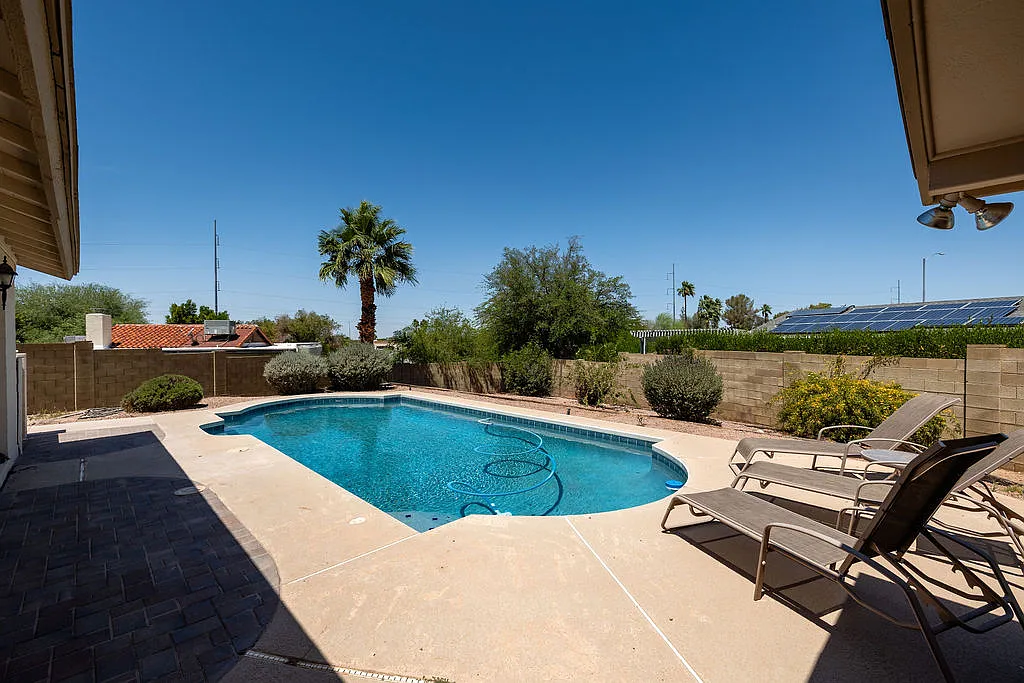 3 bed, 1690 sqft, $2,900 — Photo 2