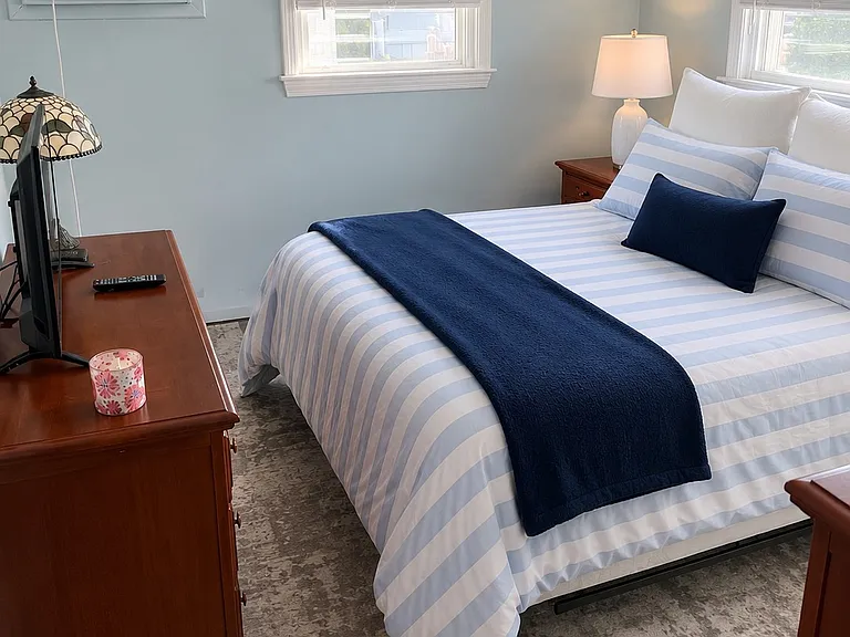 712 Beach Ave W #1 — Photo 10
